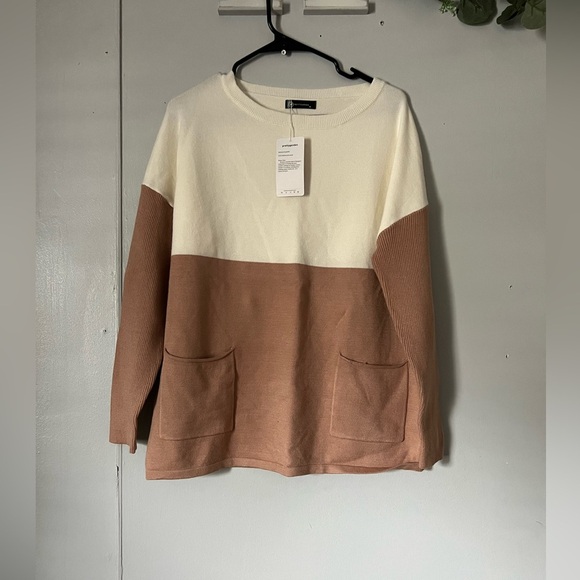 Two-Tone Beige and White Women's Sweater - Picture 2 of 5